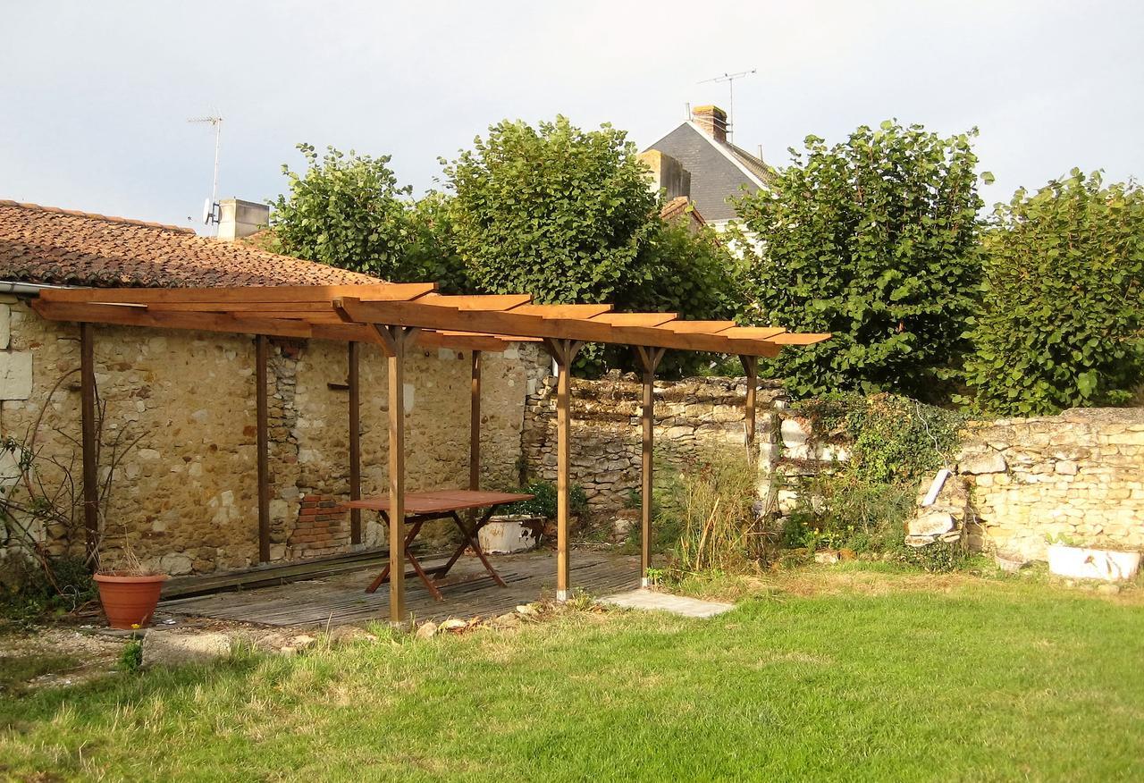 Chambre D'Hotes Oiron, Deux Sevres - Not Near Taize, Burgundy Bed and Breakfast Exterior foto